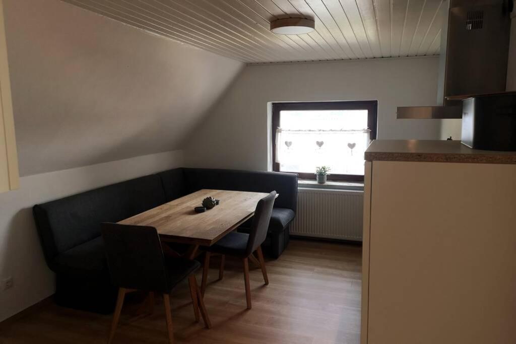 Ruhig Gelegene, Top Moderne Ferienwohnung - Hot Tub Und Sauna Gegen Aufpreis Neuhaus an Der Eger Eksteriør bilde