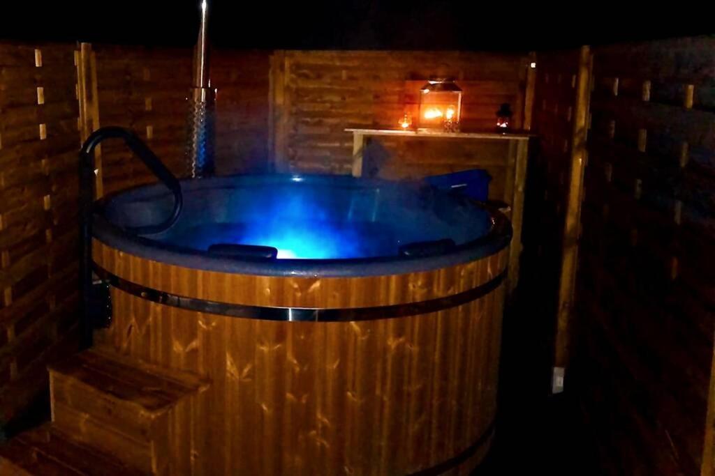 Ruhig Gelegene, Top Moderne Ferienwohnung - Hot Tub Und Sauna Gegen Aufpreis Neuhaus an Der Eger Eksteriør bilde