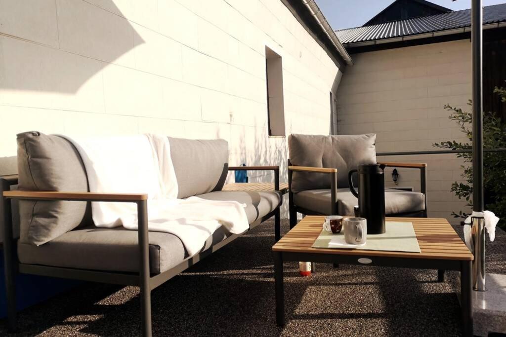 Ruhig Gelegene, Top Moderne Ferienwohnung - Hot Tub Und Sauna Gegen Aufpreis Neuhaus an Der Eger Eksteriør bilde